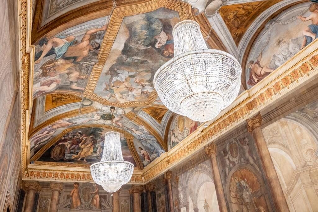 Hotéis de Luxo em Roma: A Exuberância e os Desafios da Capital Italiana
