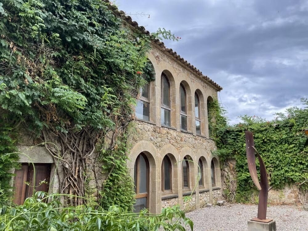 Descubra a Magia Medieval: Free Tour por Pals com a Civitatis