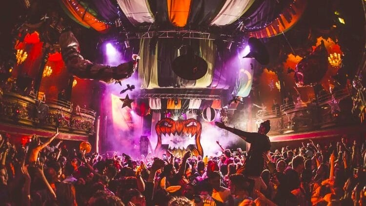🎃🦇 Passeios Incríveis e o Halloween do Copacabana: Uma Experiência Única no Rio de Janeiro 🎃🦇