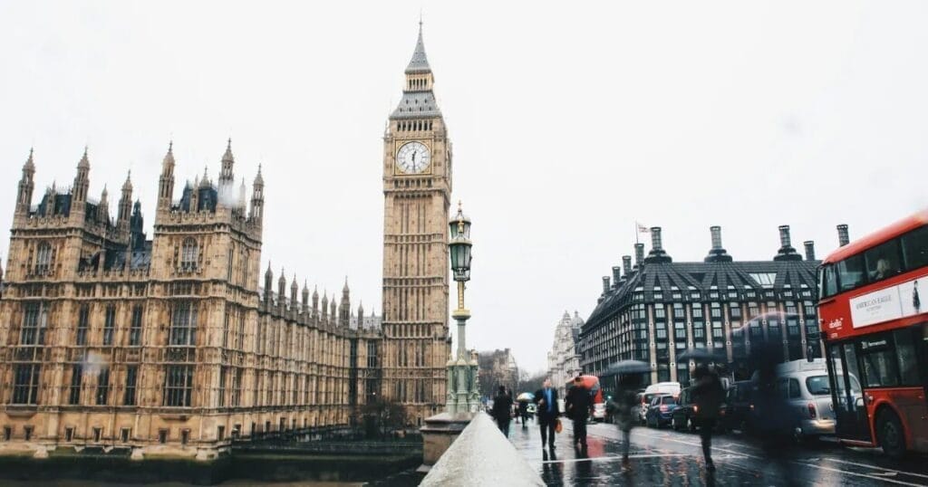 Como Economizar em Viagens Internacionais com a Conta Multimoeda Wise?