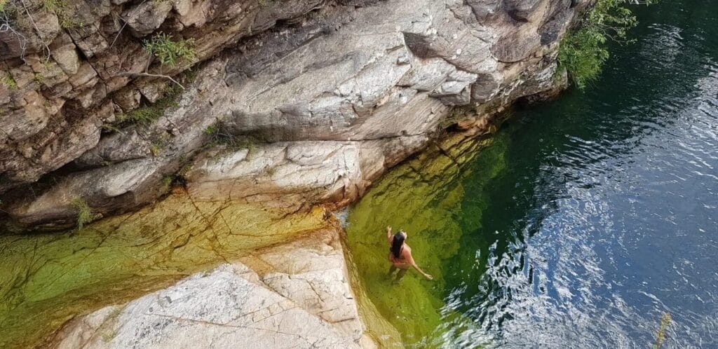 Trilhos Imperdíveis em São Jorge: As Fajãs e Outras Belezas Naturais