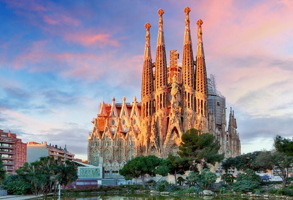 Turismo Noturno: Explorando Cidades que Ganham Vida Após o Anoitecer