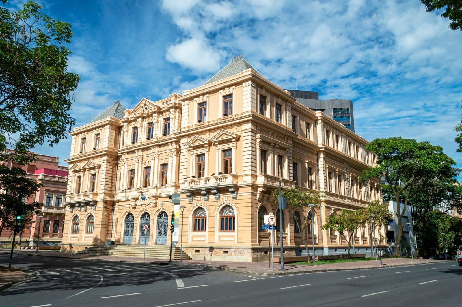 Viagens de Ônibus Crescem até 50% no Carnaval 2025: SP-Rio é a Rota Mais Procurada