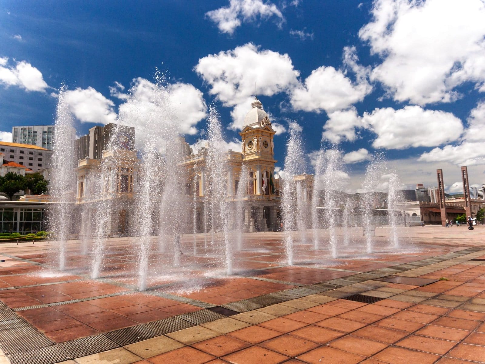 Viagens de Ônibus Crescem até 50% no Carnaval 2025: SP-Rio é a Rota Mais Procurada