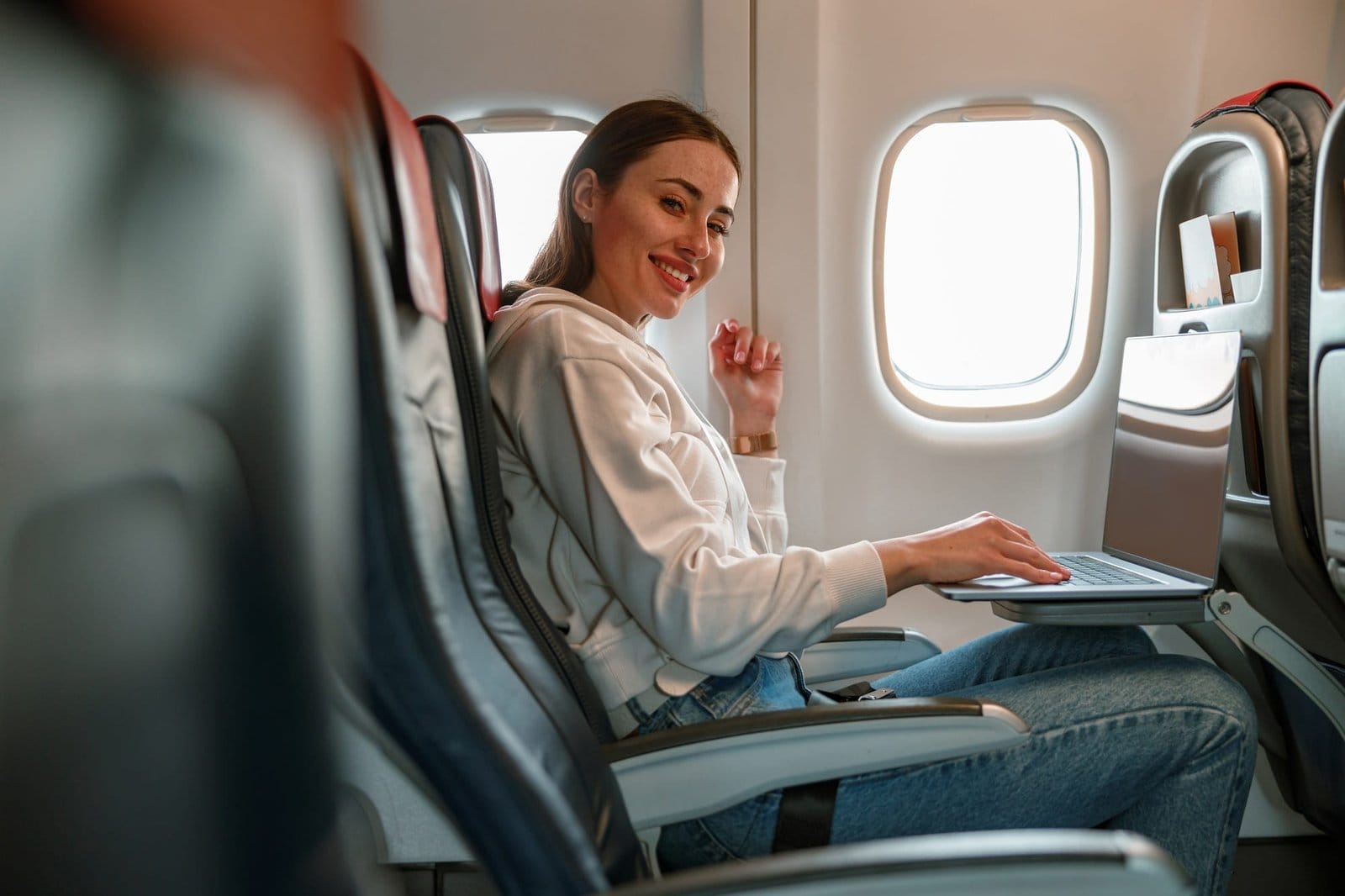 Kit de Sobrevivência para Voos Longos: O que Levar na Mala de Mão