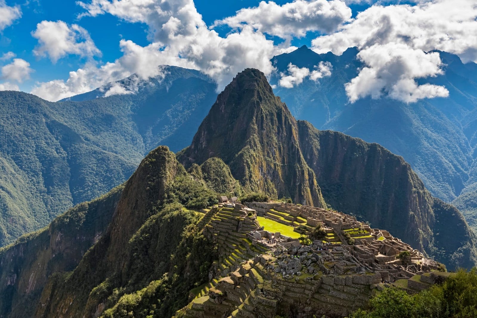 Peru, Andes, Urubamba Valley, Machu Picchu with mountain Huayna Picchu